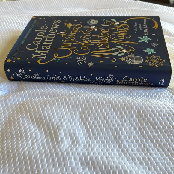 CAROLE MATTHEWS Christmas Cakes & Mistletoe Nights - Picture 8 of 8